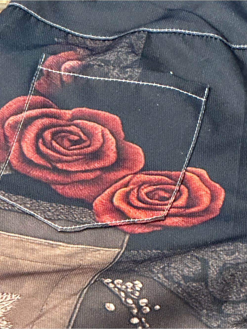 SHEIN Black & Burgundy Skull & Roses - Picture 13 of 16